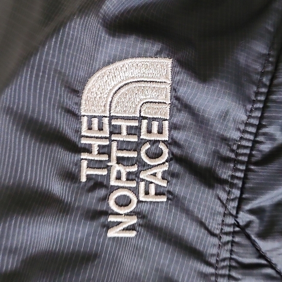 The North Face black lighter-weight patterned coat - Picture 9 of 12